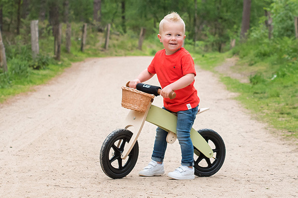 Op de 2in1 loopfiets.