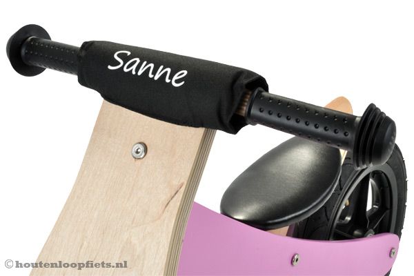 Optioneel: kinbeschermer met naam.