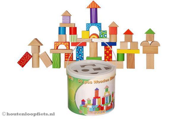 Trommel met 50 houten blokken.