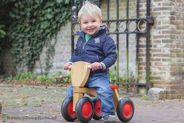 Lekker rondrijden op deze gave loopfiets.