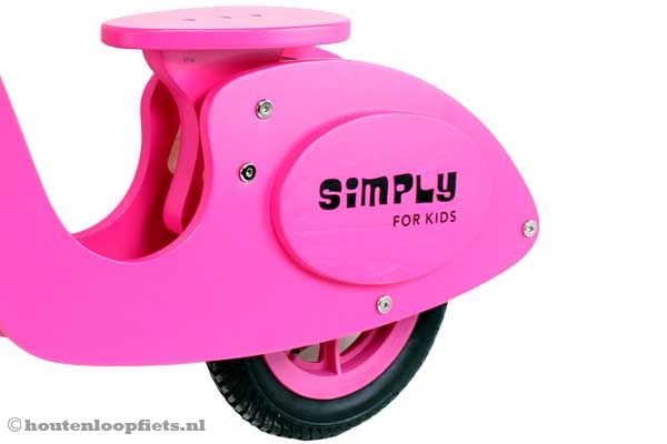 De zadelhoogte is instelbaar tussen 32 - 36 cm.