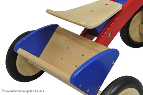 Formaat laadbak is 20 x 11 cm.