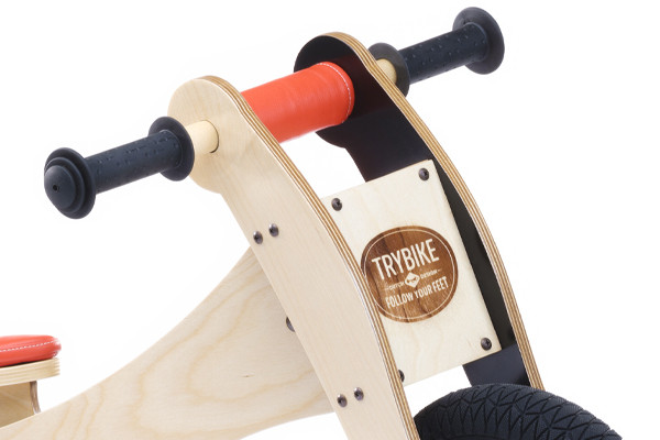 Met solide stuurmechanisme.