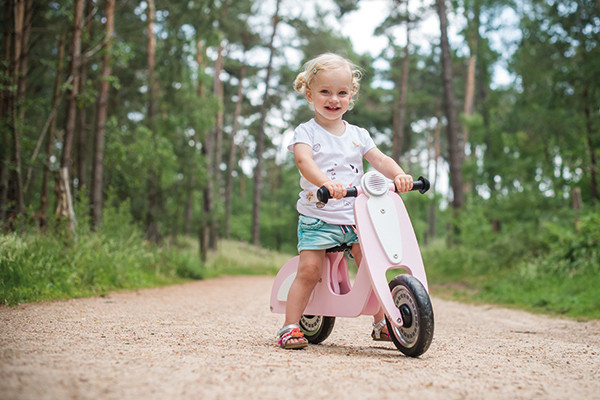 Femm is 2 jaar oud en 86 cm lang (kleur roze).