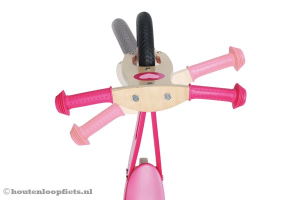 Voorzien van stuurbegrenzer.