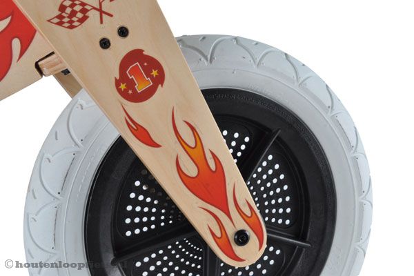 Witte luchtbanden met licht profiel.